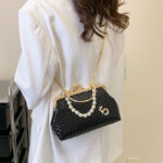 Black Pearl Chain Clutch Bag - Torfeo
