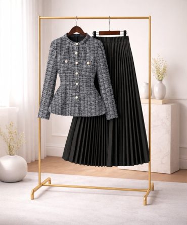 The Black Modern Heiress Set in a rack - TORFEO