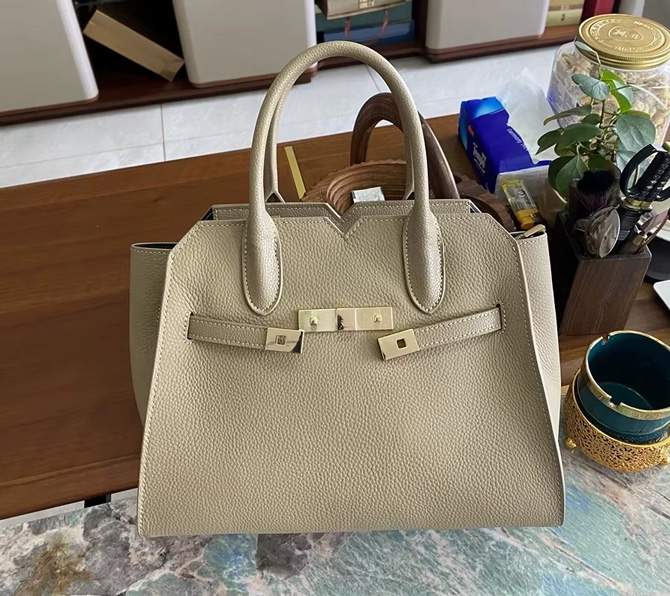 Customer Pictures of the Verona nude leather handbag for women with top handles and detachable shoulder strap - TORFEO
